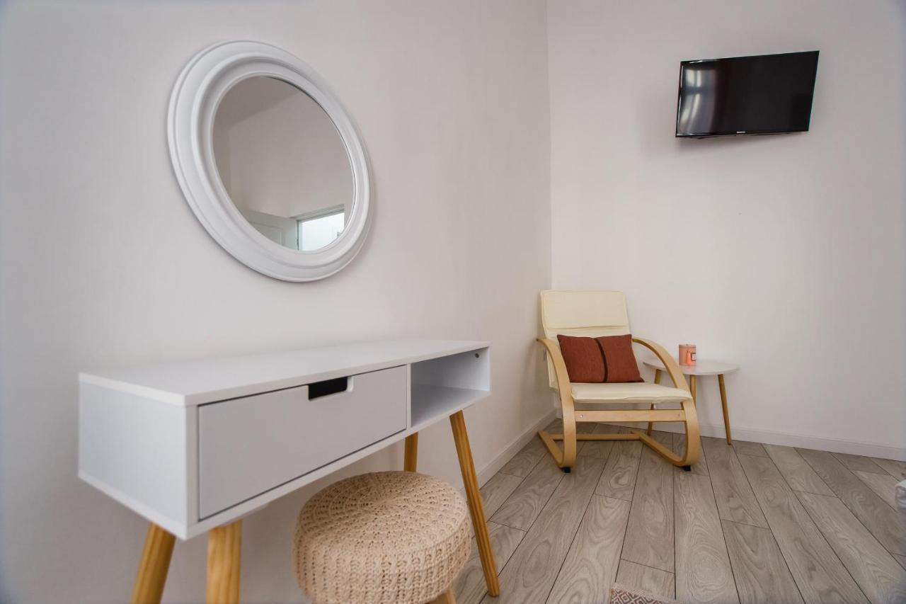 Stunning, Newly Renovated Central Apartment Gran Varadino Esterno foto