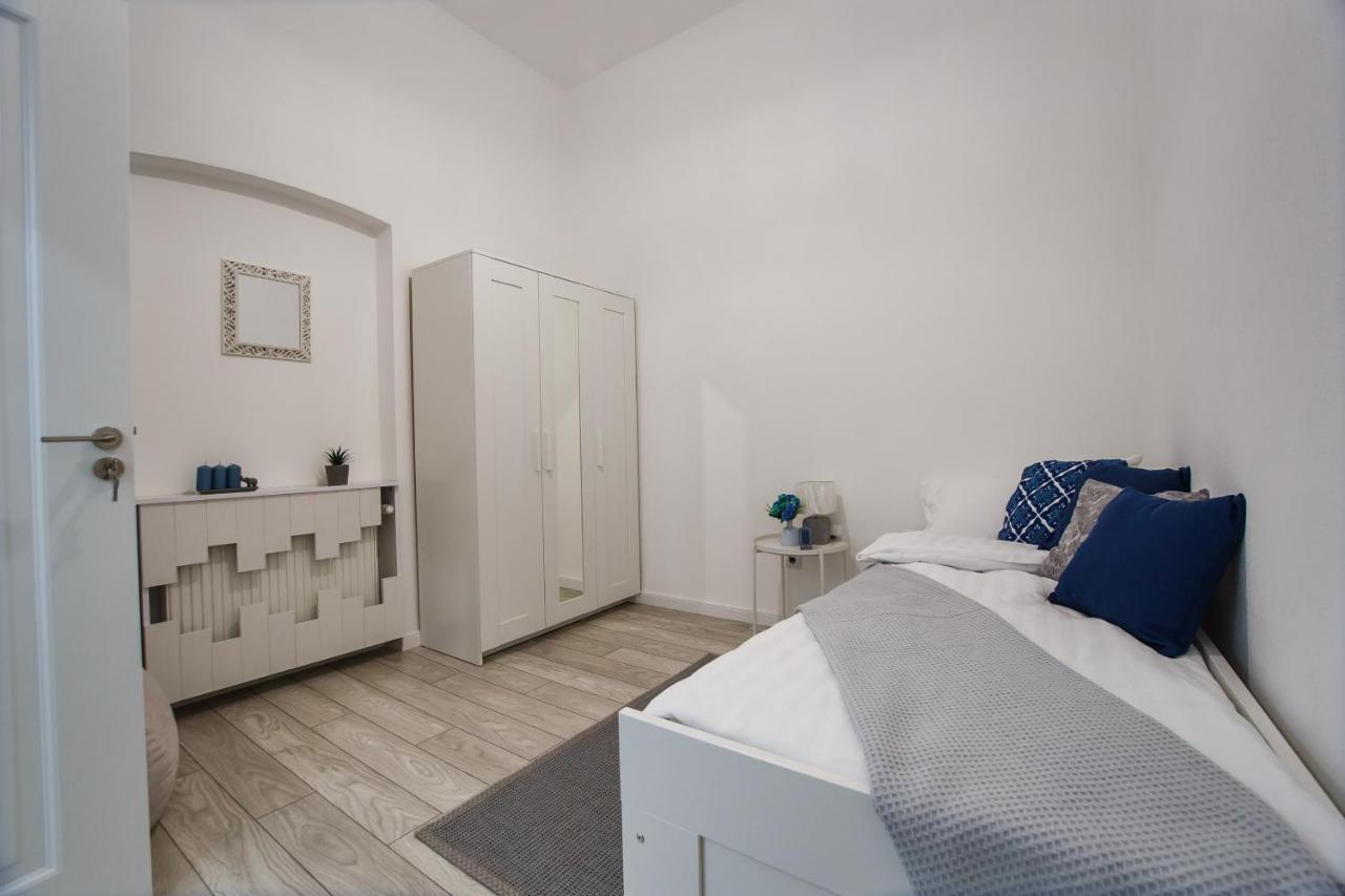 Stunning, Newly Renovated Central Apartment Gran Varadino Esterno foto