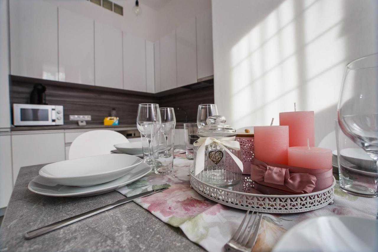Stunning, Newly Renovated Central Apartment Gran Varadino Esterno foto