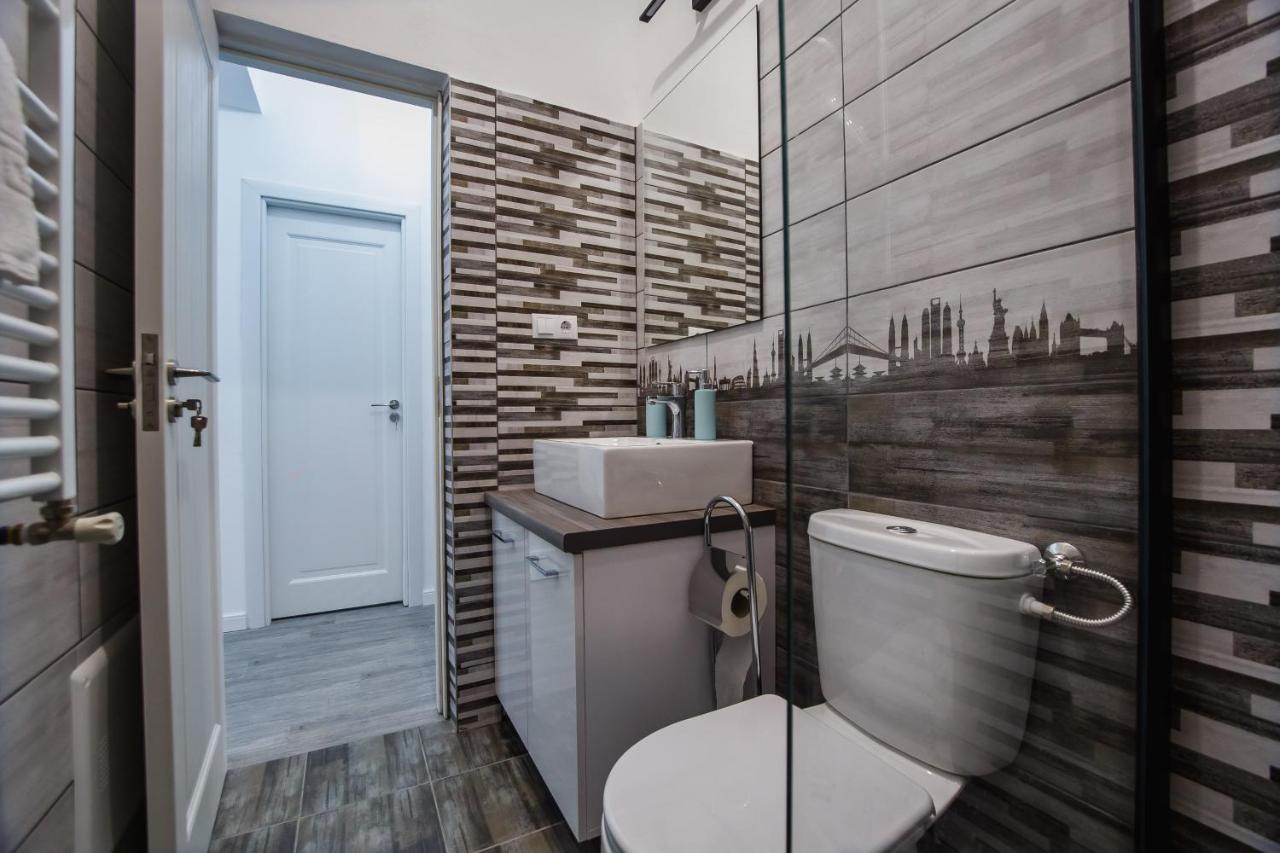 Stunning, Newly Renovated Central Apartment Gran Varadino Esterno foto